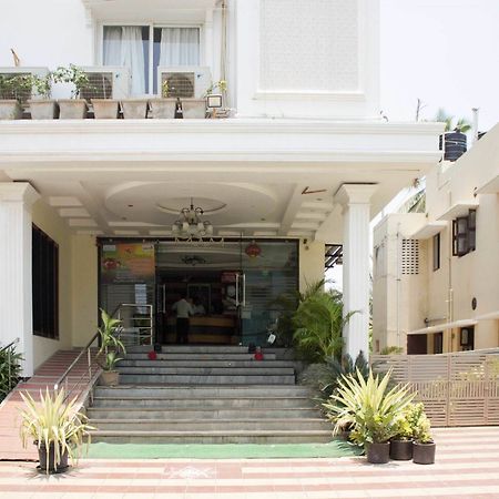 Hotel Oyo 4895 Abi Krishna à Pondichéry Extérieur photo