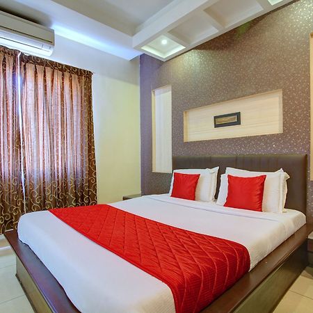Hotel Oyo 4895 Abi Krishna à Pondichéry Extérieur photo