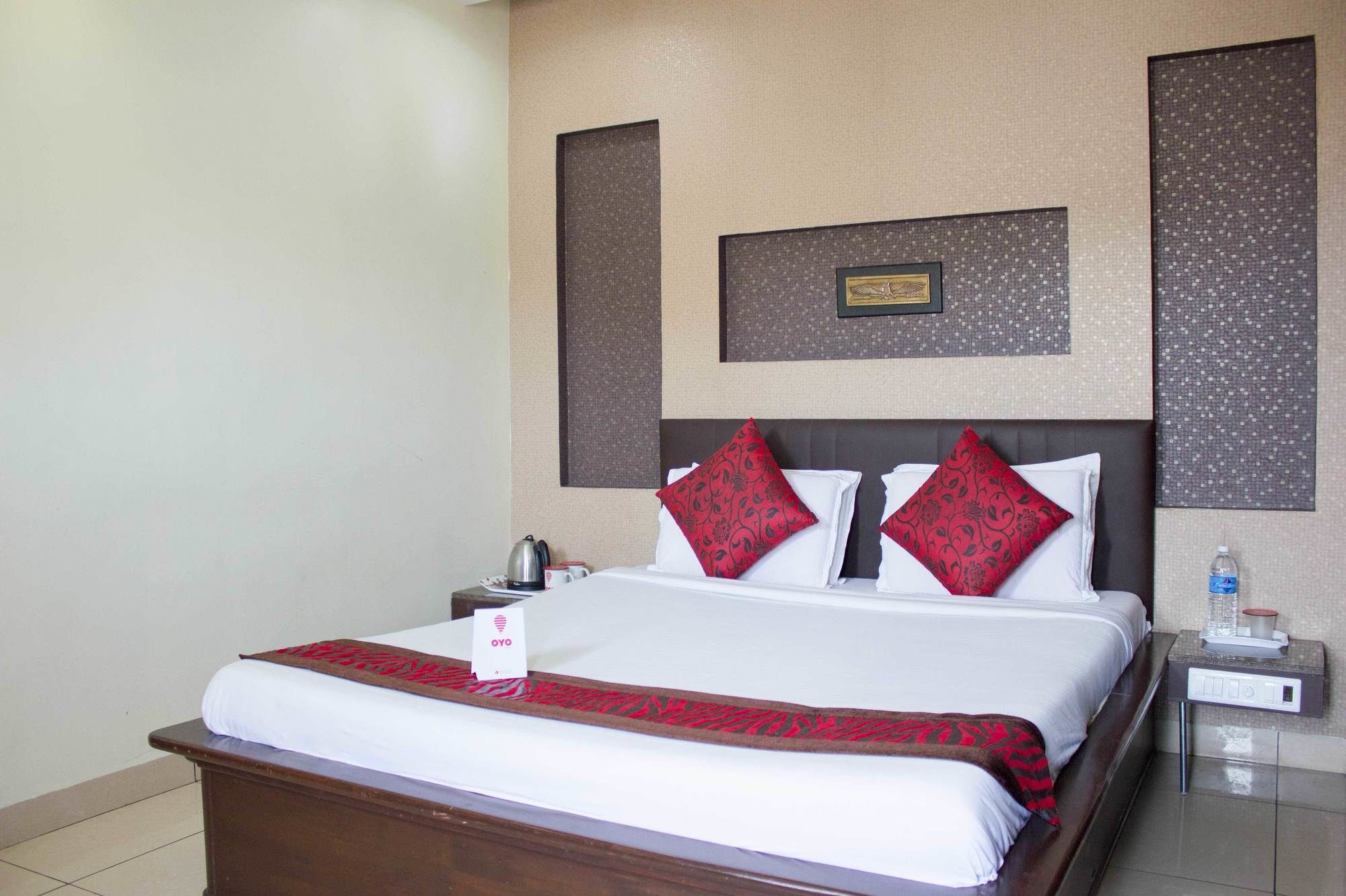 Hotel Oyo 4895 Abi Krishna à Pondichéry Extérieur photo