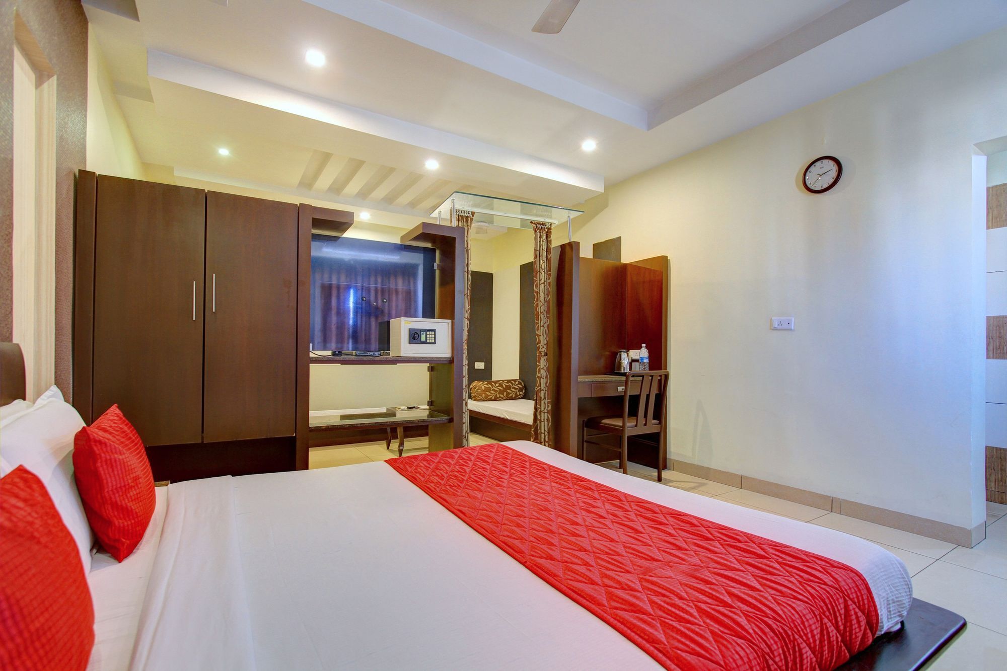 Hotel Oyo 4895 Abi Krishna à Pondichéry Extérieur photo