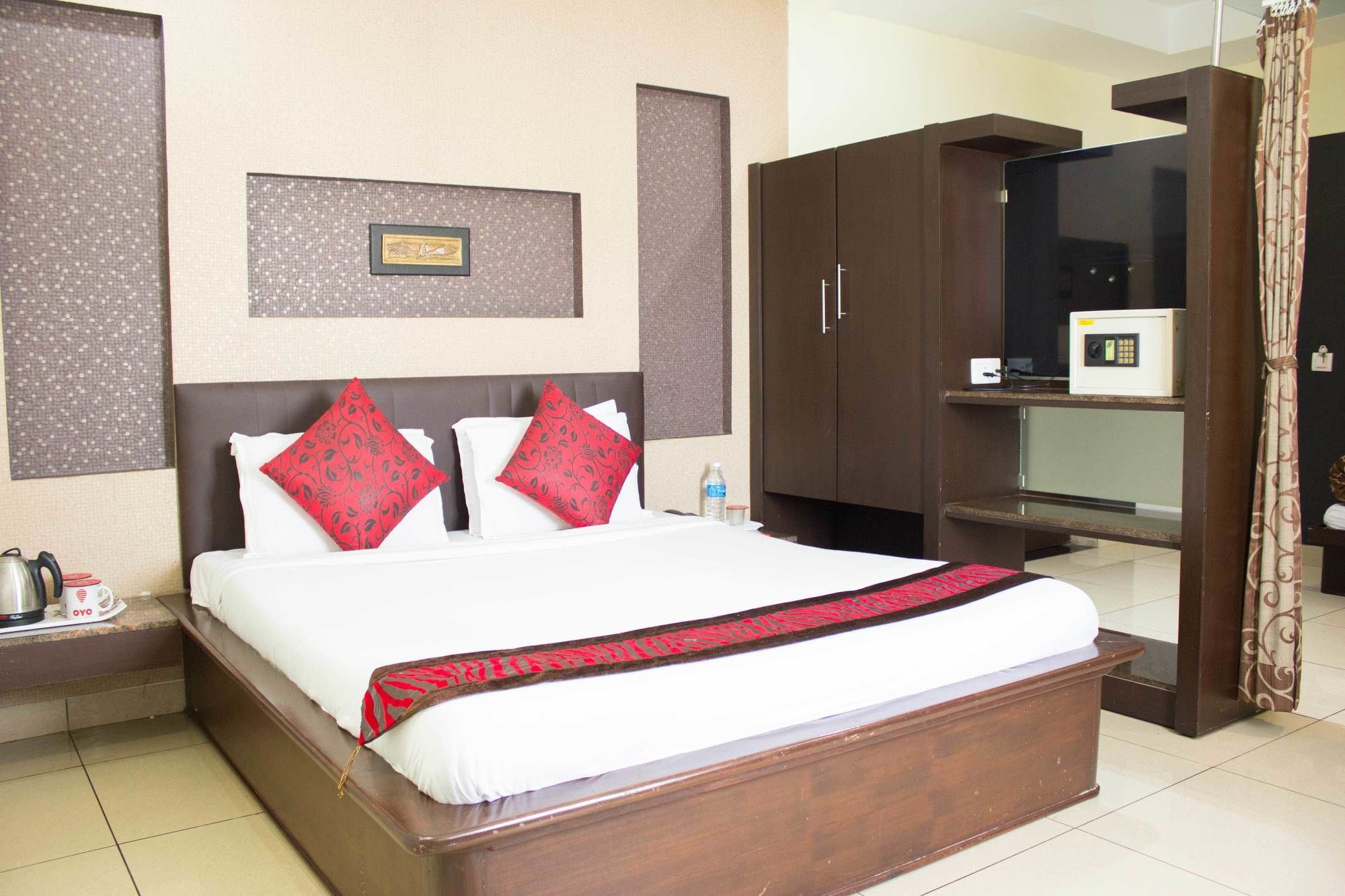 Hotel Oyo 4895 Abi Krishna à Pondichéry Extérieur photo