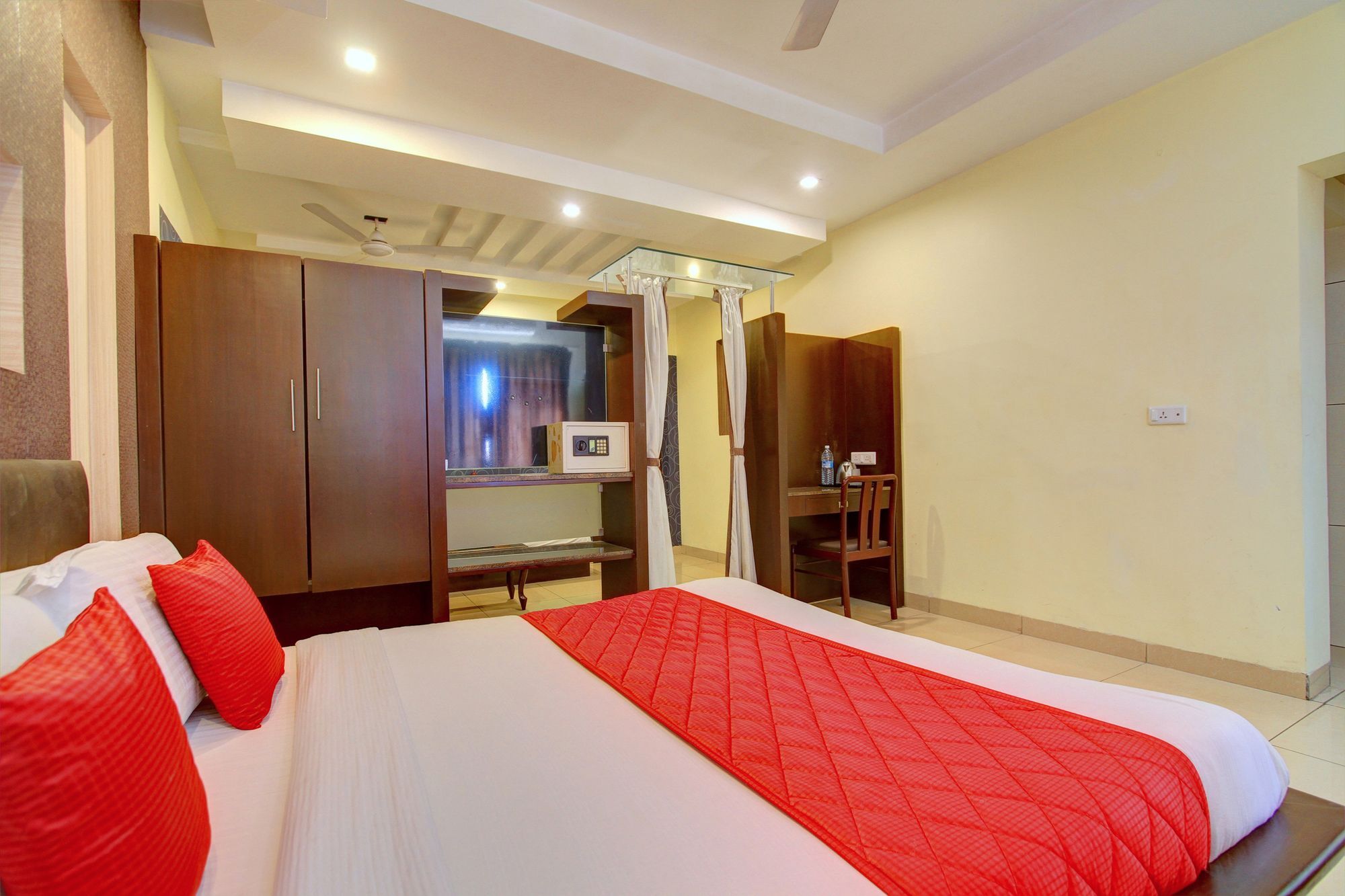 Hotel Oyo 4895 Abi Krishna à Pondichéry Extérieur photo