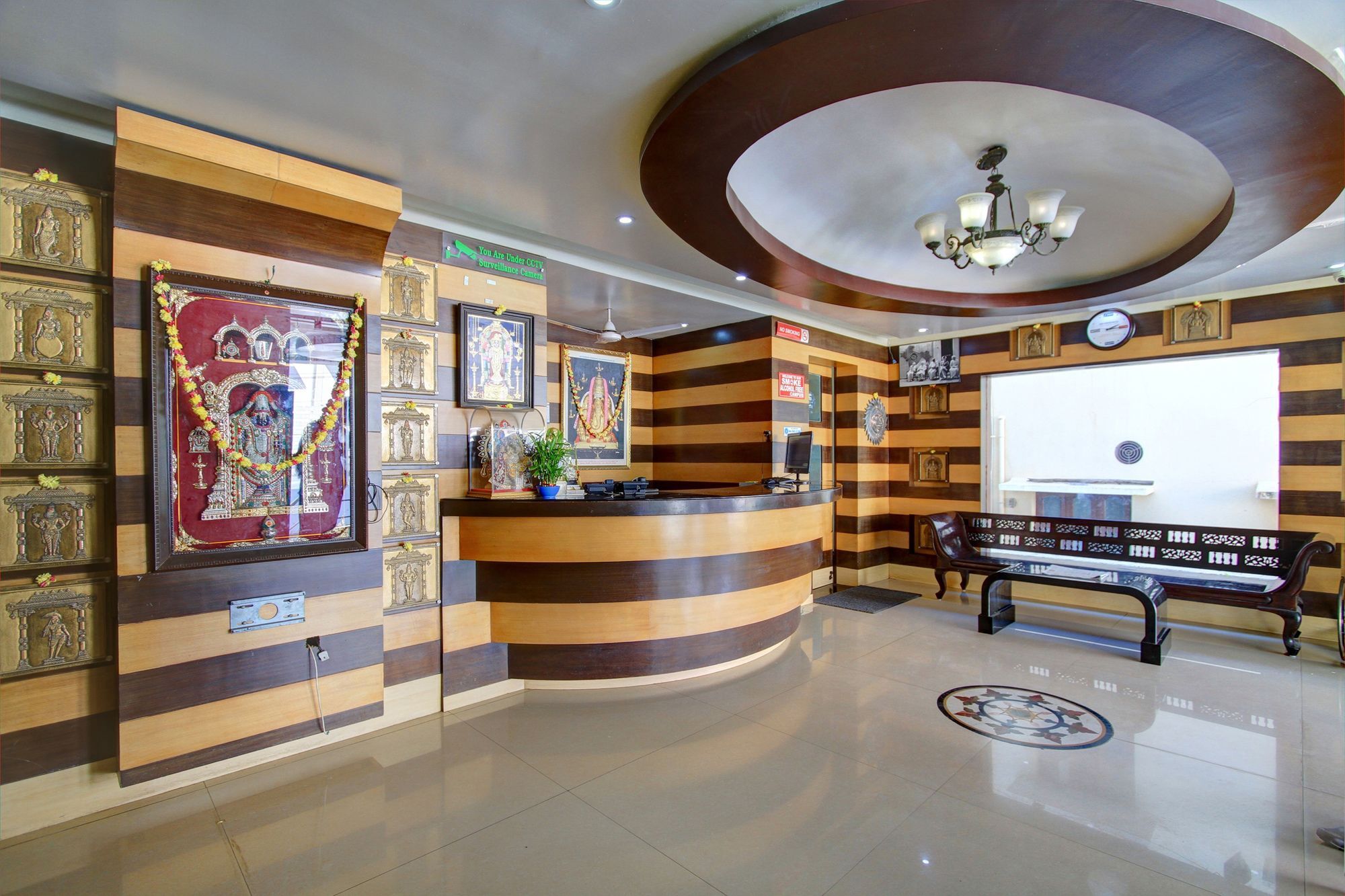 Hotel Oyo 4895 Abi Krishna à Pondichéry Extérieur photo