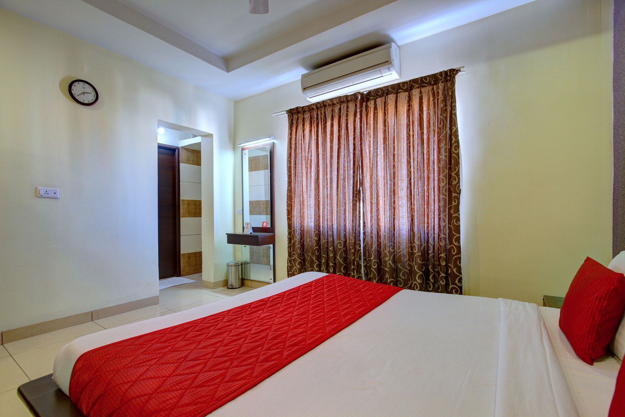 Hotel Oyo 4895 Abi Krishna à Pondichéry Extérieur photo