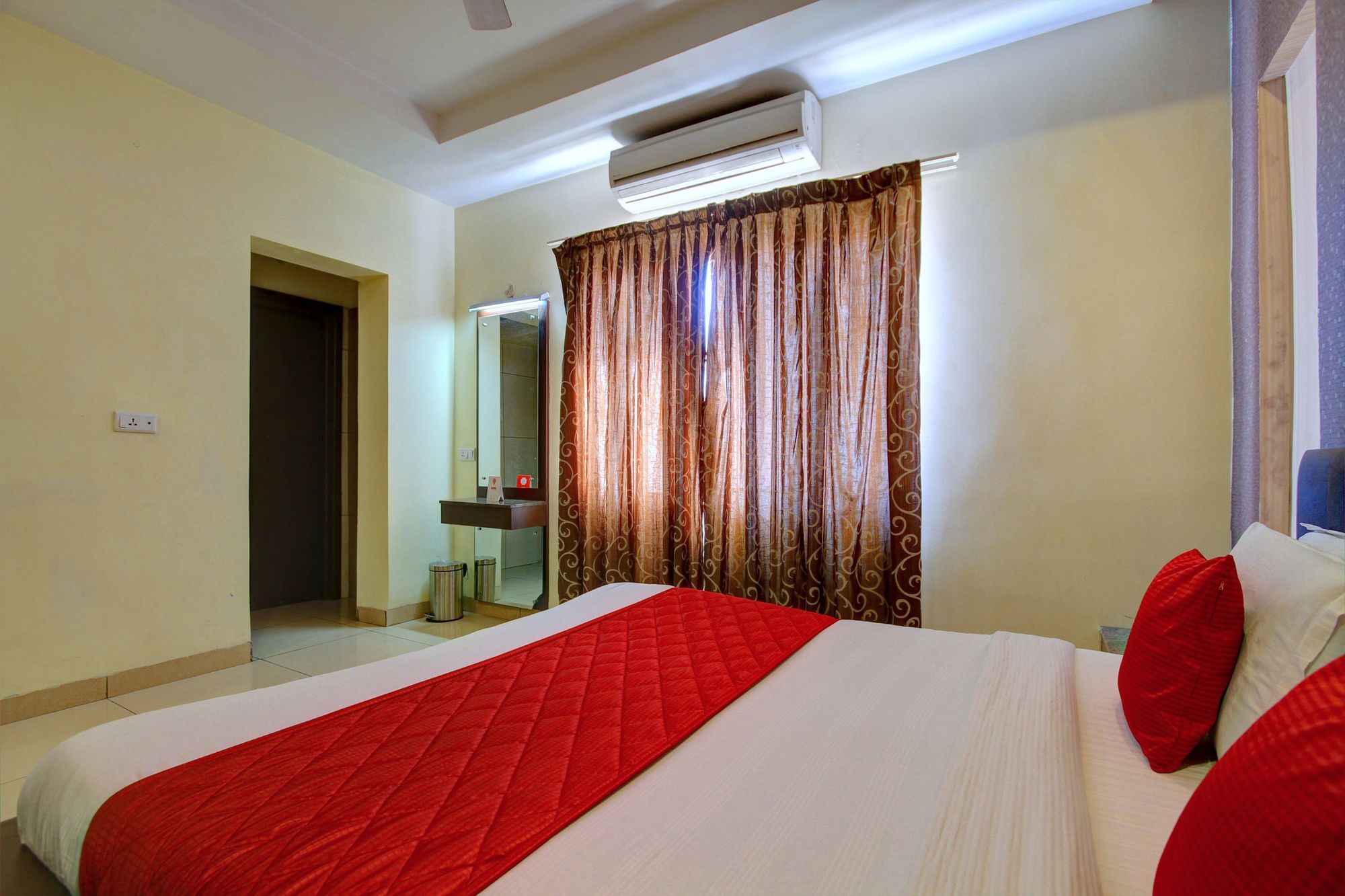 Hotel Oyo 4895 Abi Krishna à Pondichéry Extérieur photo