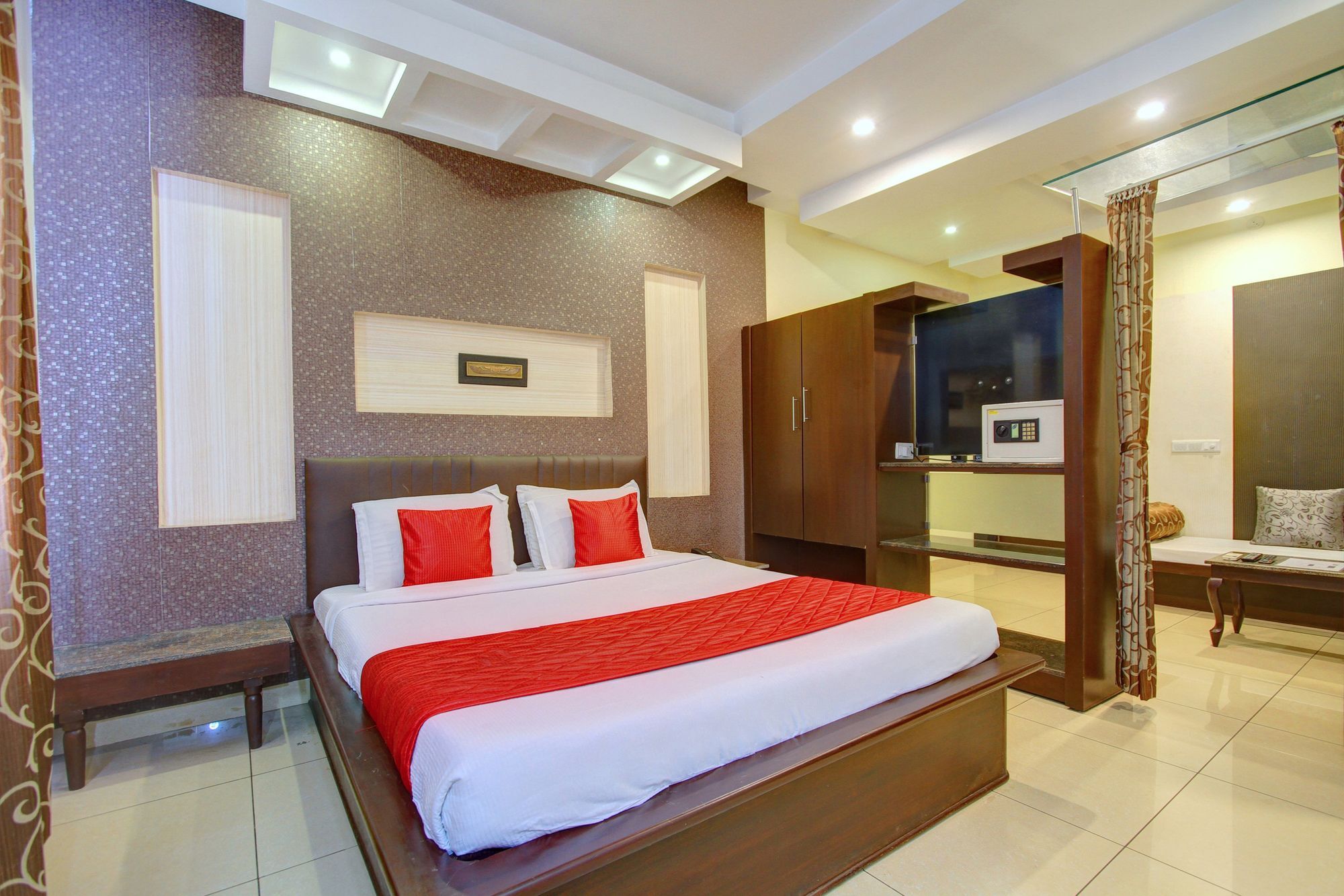 Hotel Oyo 4895 Abi Krishna à Pondichéry Extérieur photo