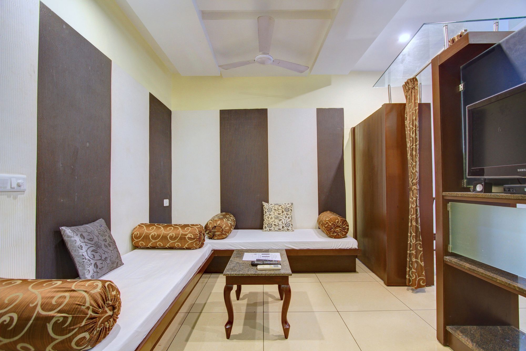 Hotel Oyo 4895 Abi Krishna à Pondichéry Extérieur photo