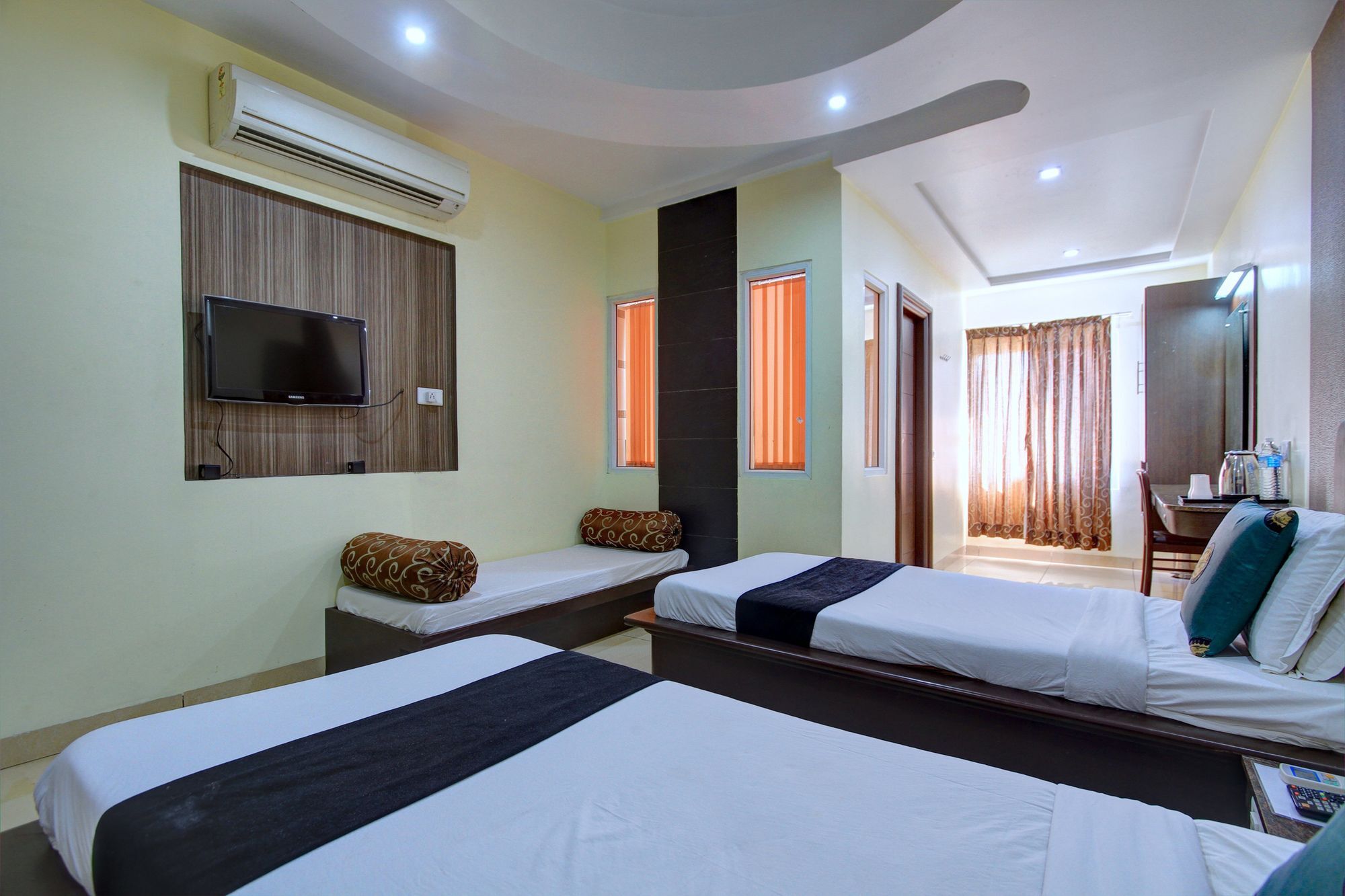 Hotel Oyo 4895 Abi Krishna à Pondichéry Extérieur photo