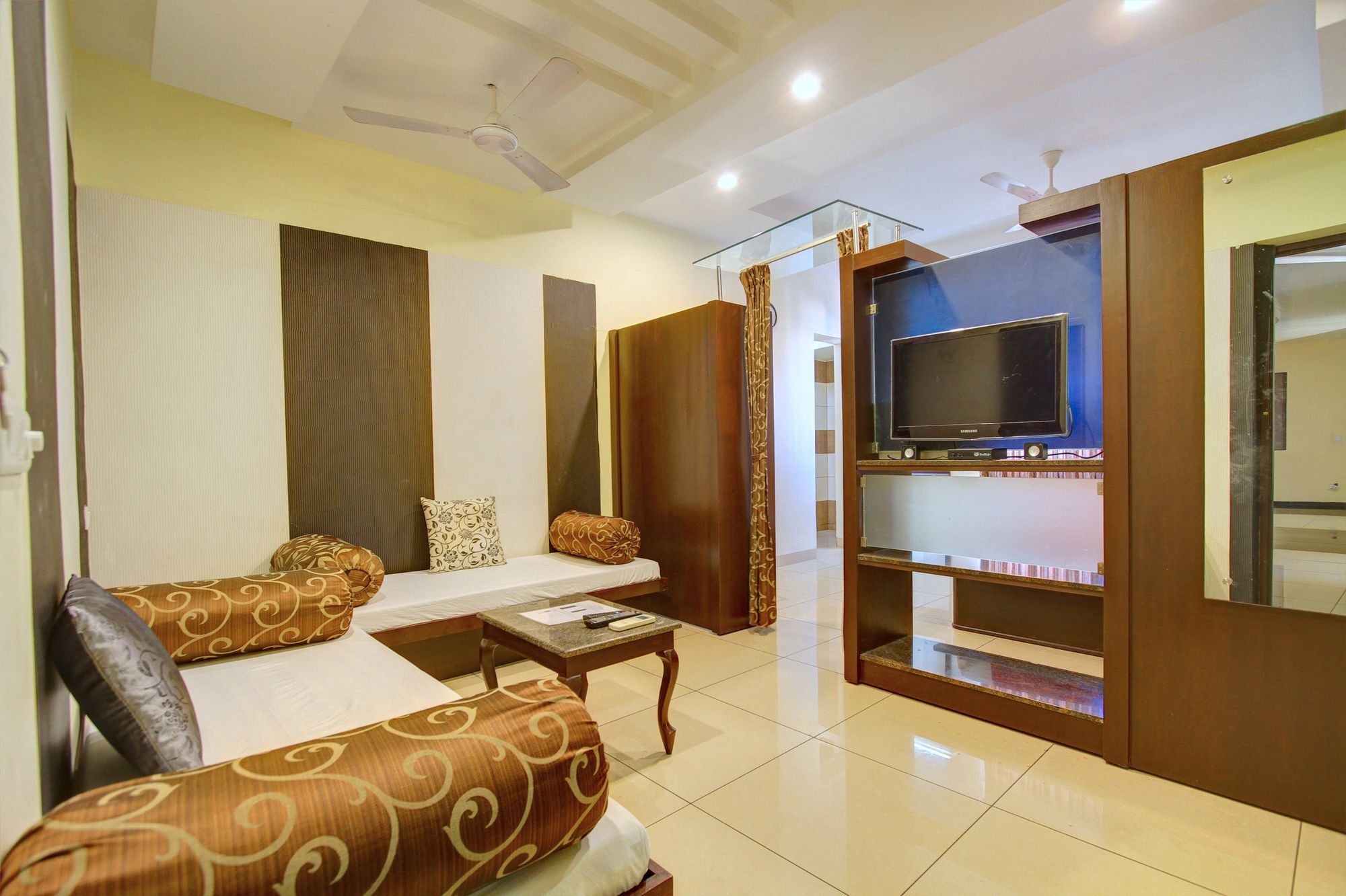 Hotel Oyo 4895 Abi Krishna à Pondichéry Extérieur photo